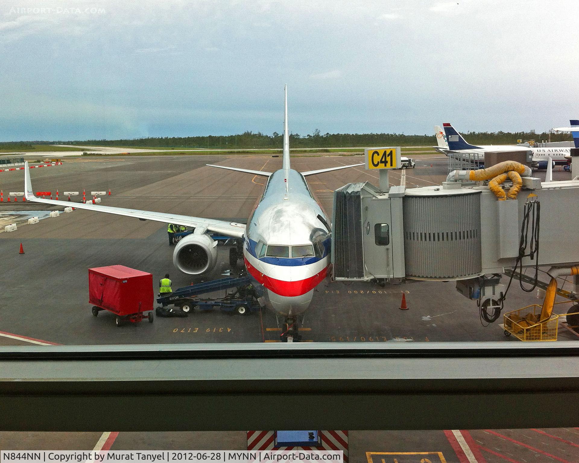 N844NN, 2010 Boeing 737-823 C/N 33212, At the gate at Nassau International