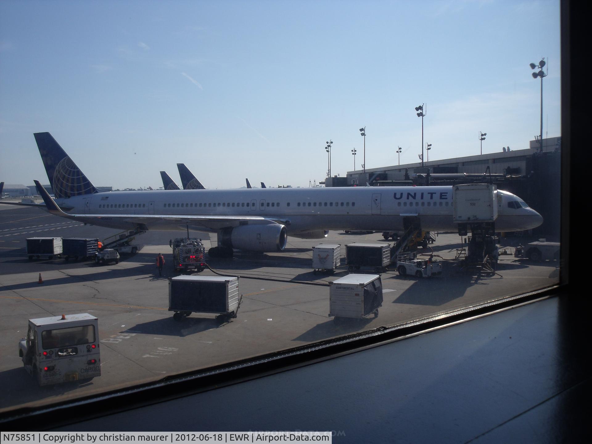 N75851, 2001 Boeing 757-324 C/N 32810, boeing 757-324