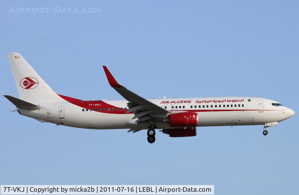 7T-VKJ, 2011 Boeing 737-8D6 C/N 40864, Landing in 25R