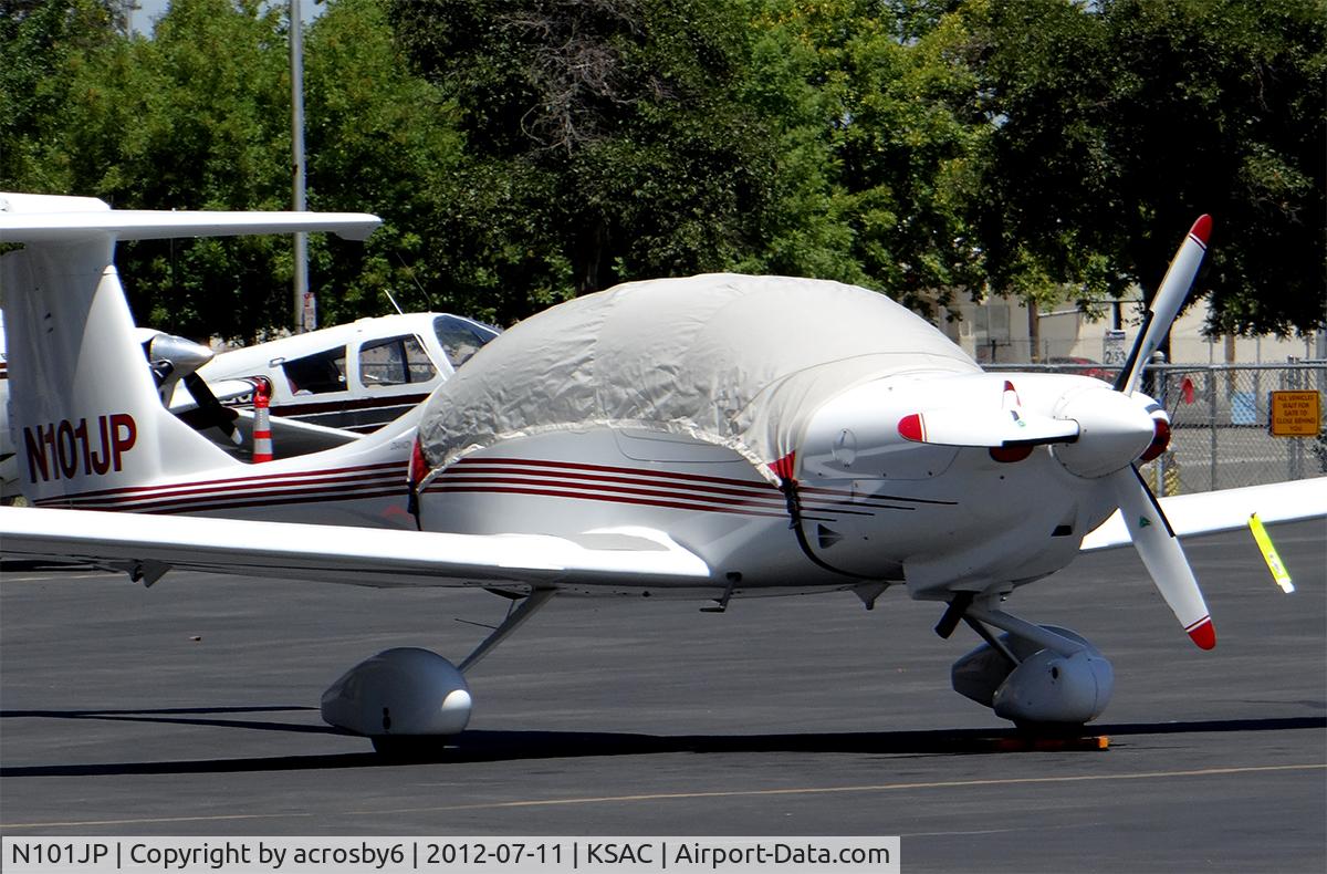 N101JP, 2002 Diamond DA-40 Diamond Star C/N 40.218, Spotted the N101JP at Sacramento Executive.