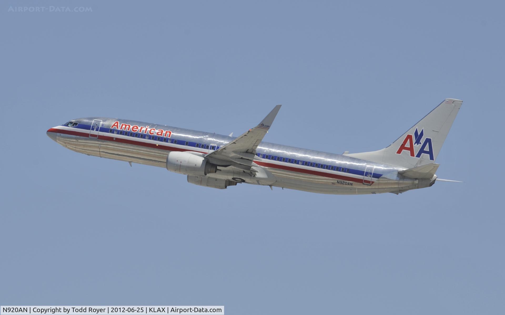 N920AN, 1999 Boeing 737-823 C/N 29521, Departing LAX on 25R