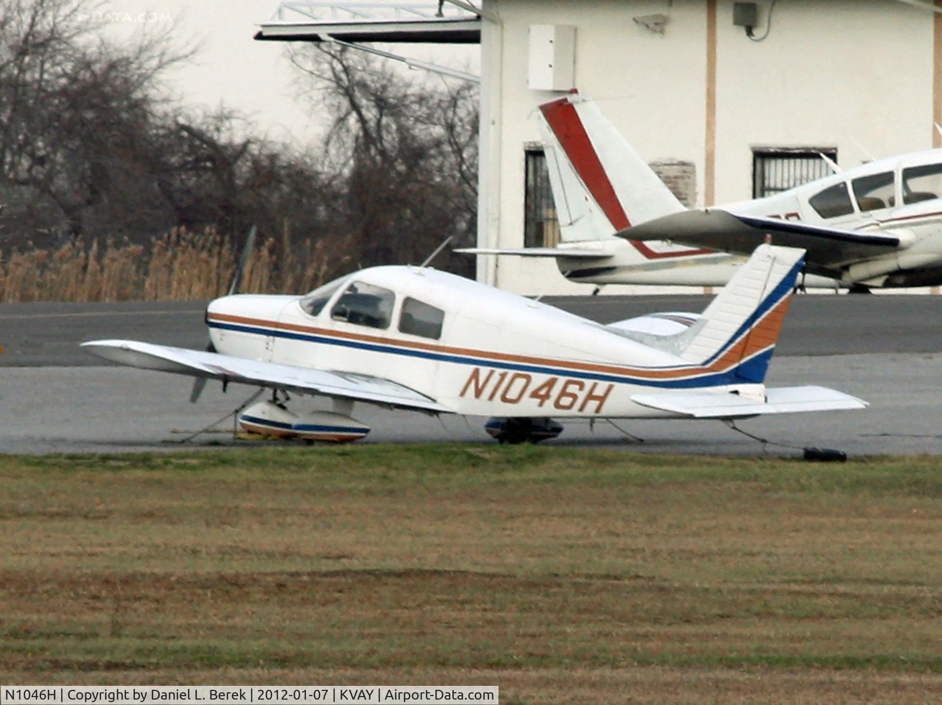 N1046H, Piper PA-28-140 Cherokee Cruiser C/N 28-7725130, Nice old Cherokee 140 at South Jersey Regional.