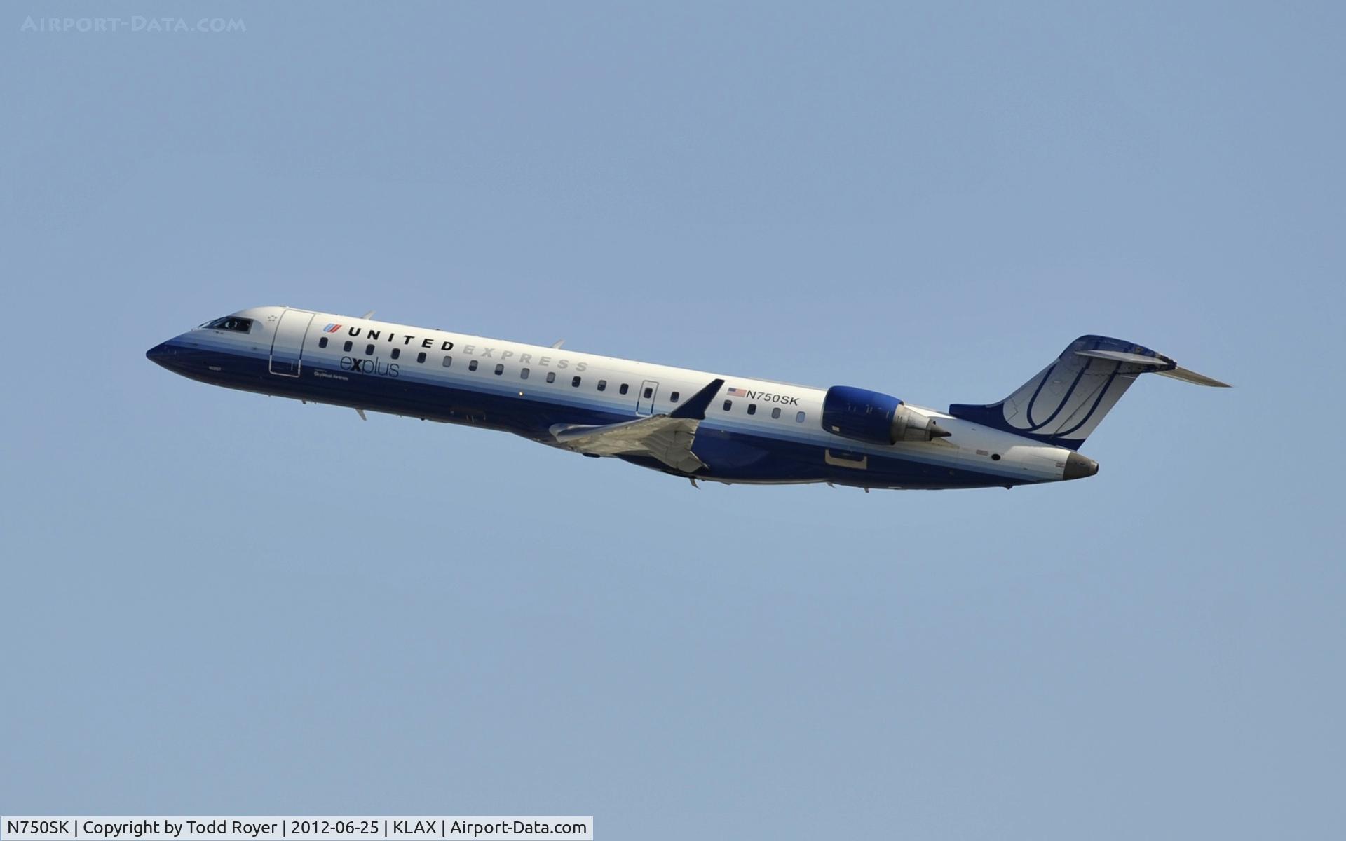 N750SK, 2005 Bombardier CRJ-701ER (CL-600-2C10) Regional Jet C/N 10207, Departing LAX on 25R