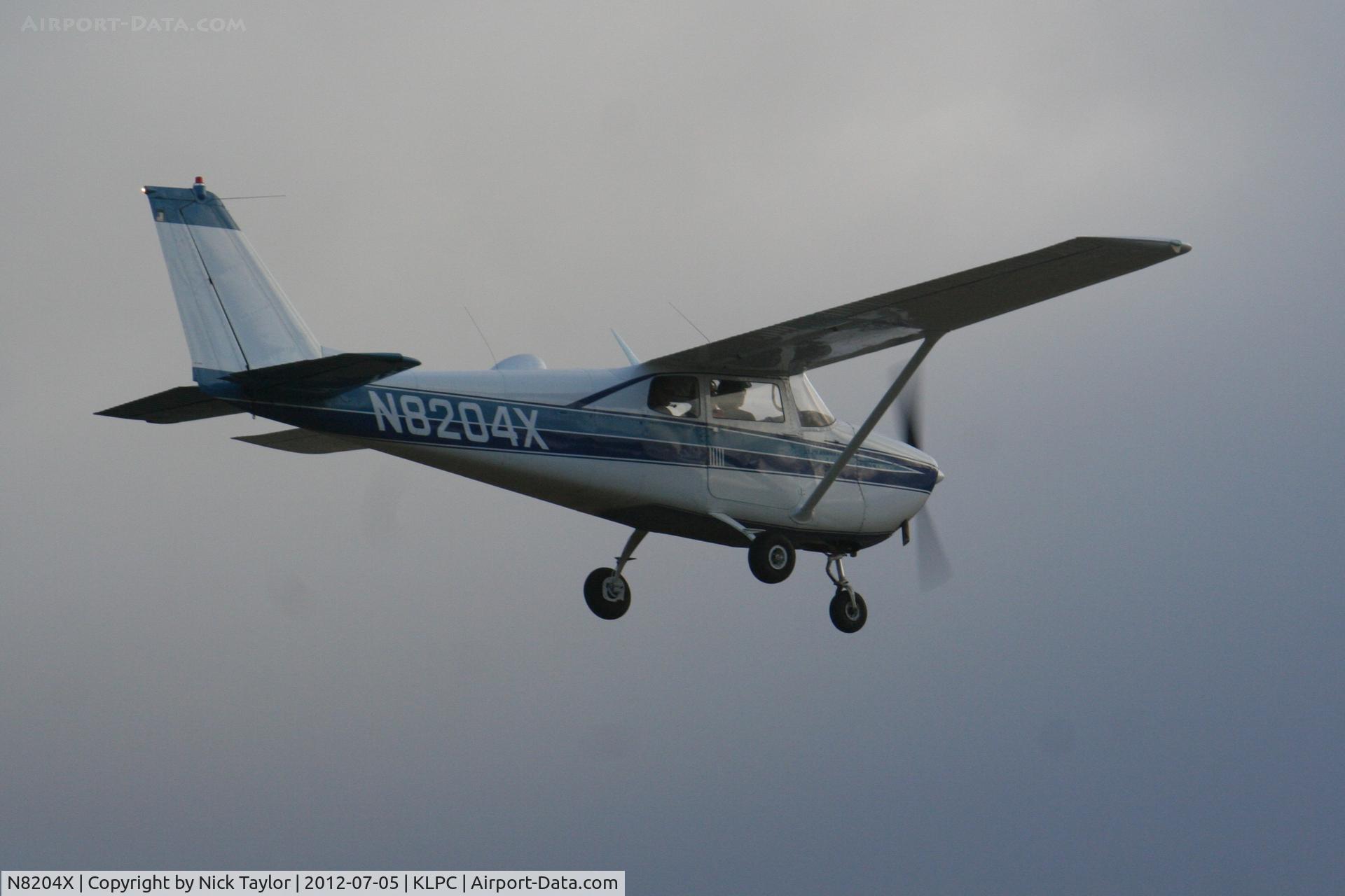 N8204X, 1961 Cessna 172B C/N 17248704, Making a pass down 25