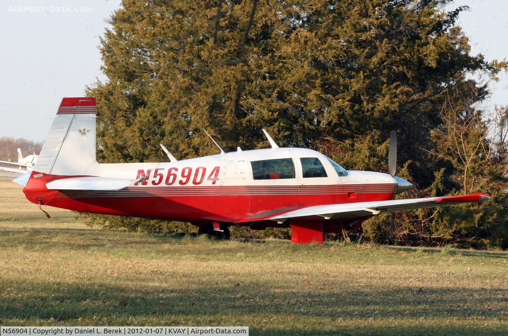 N56904, 1983 Mooney M20J 201 C/N 24-1407, When your house is in front of an airport, you can park your airplane in front of your house.