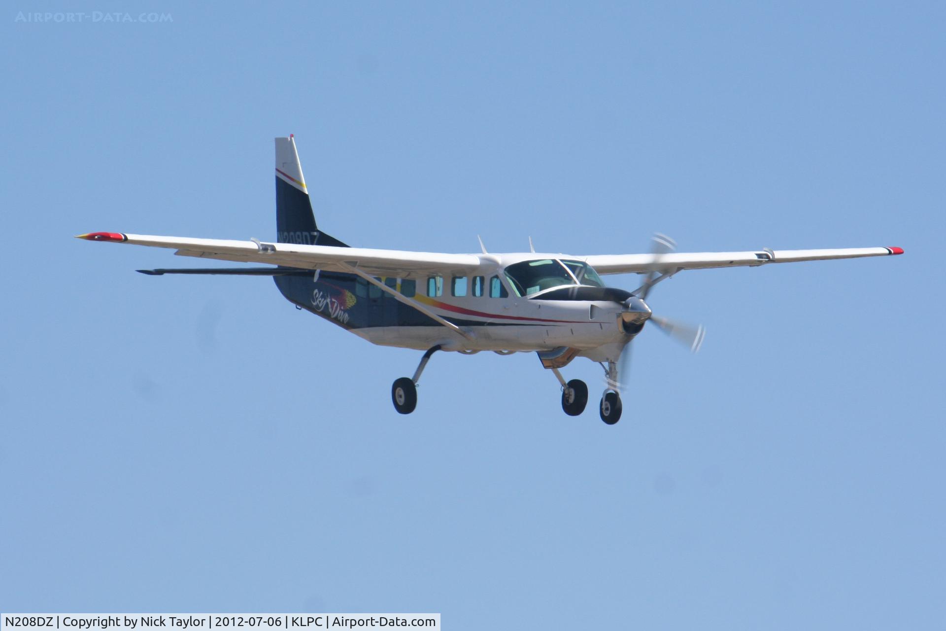 N208DZ, 1998 Cessna 208B  Caravan C/N 208B0717, Skydize Santa Barbara