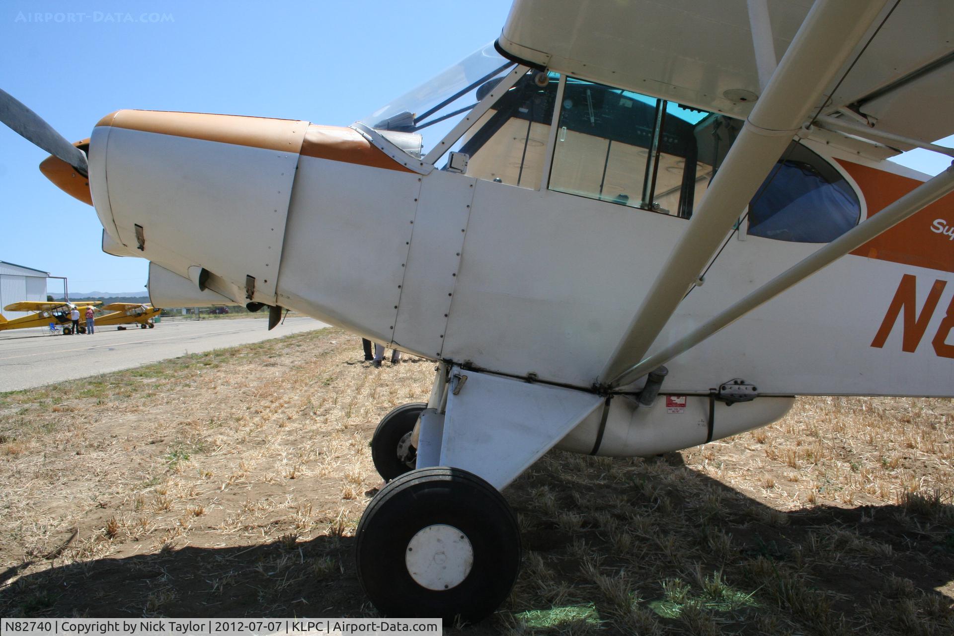 N82740, 1977 Piper PA-18-150 Super Cub C/N 18-7709186, Fuel pod under the belly