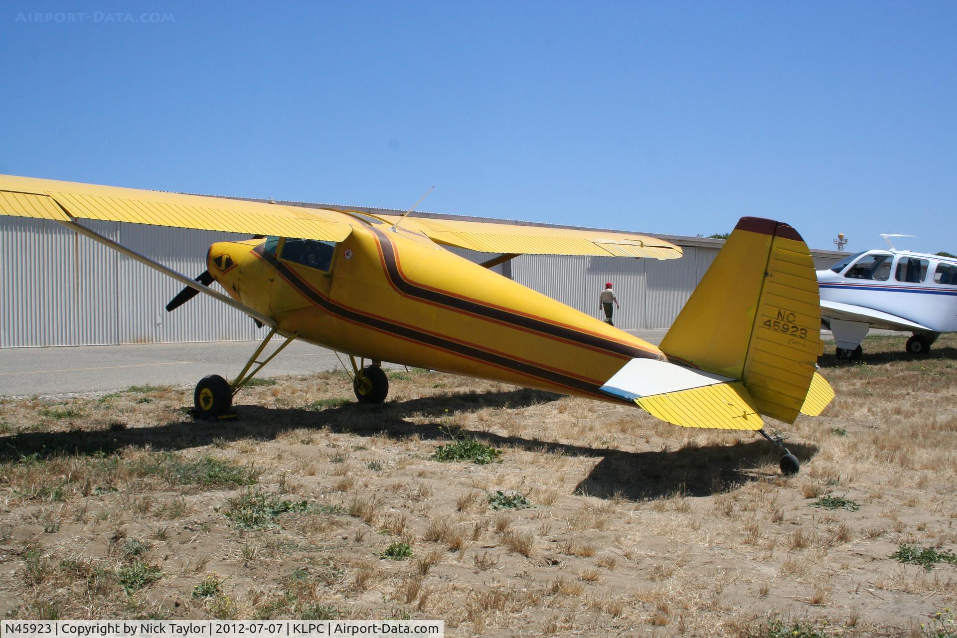 N45923, 1946 Luscombe 8A C/N 2450, Note the different colored horizontal