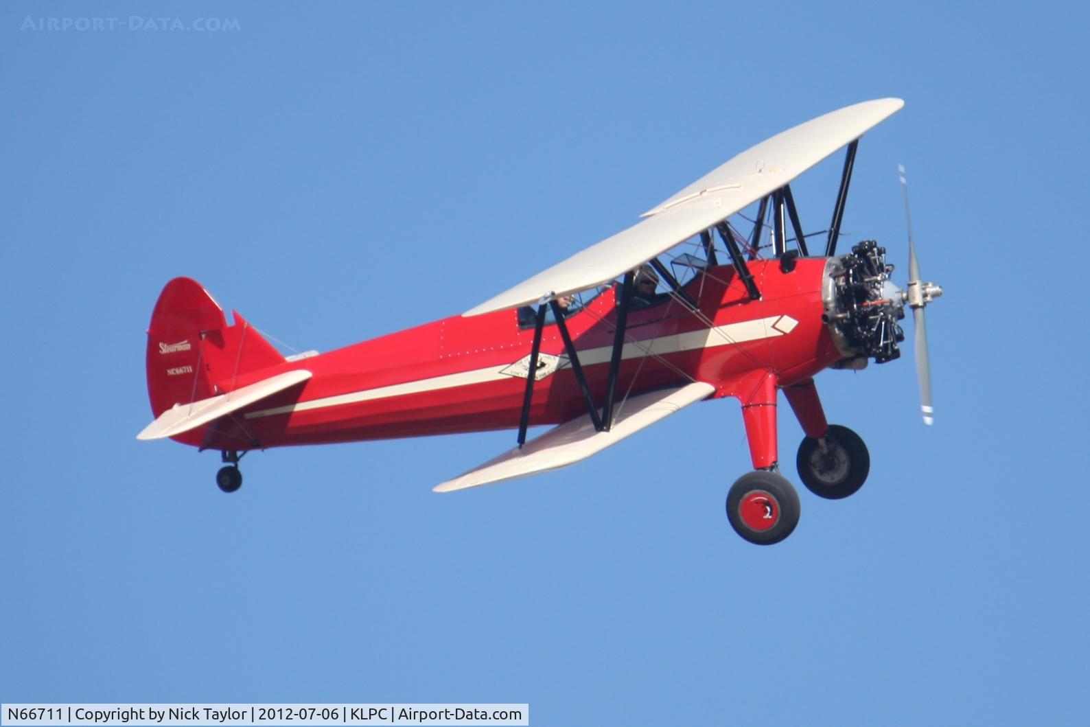 N66711, 1941 Boeing IB75A C/N 75-1675, In the pattern