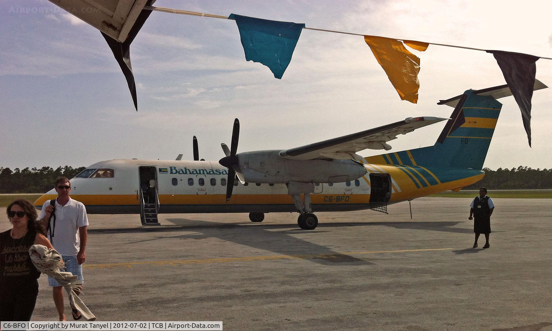 C6-BFO, 1989 De Havilland Canada DHC-8-301 Dash 8 C/N 164, Passengers disembarking at Treasure Cay