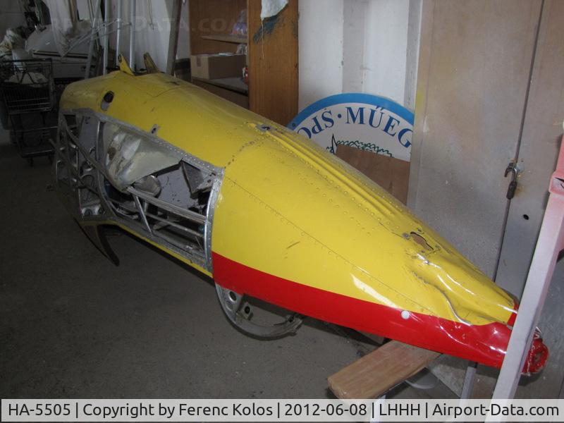 HA-5505, 1983 Rubik R-26SU Góbé 82 C/N AA800006, Hármashatárhegy
