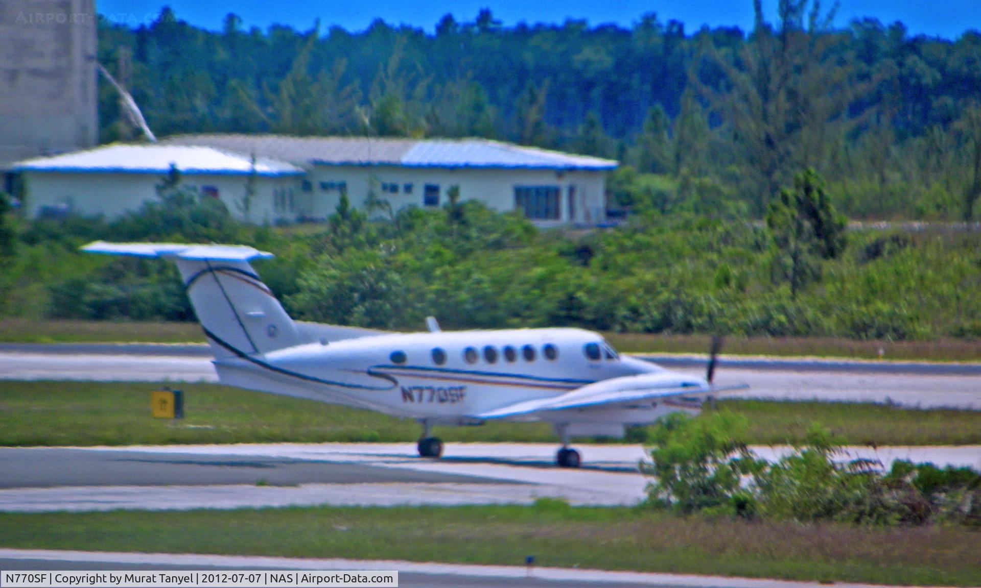 N770SF, 1981 Beech 200 C/N BB-916, Taxiing to take off at NAS