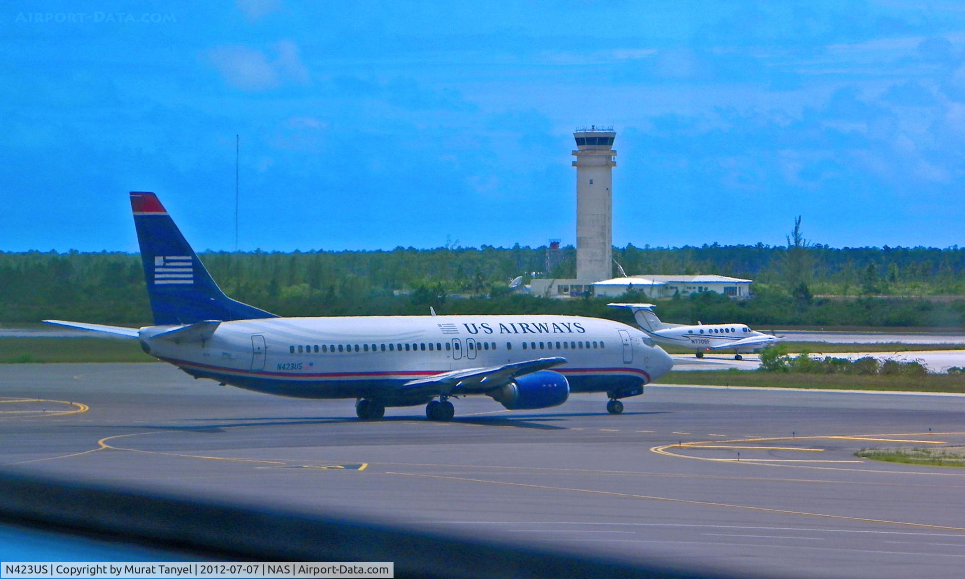N423US, 1989 Boeing 737-401 C/N 23990, Taxiing at NAS