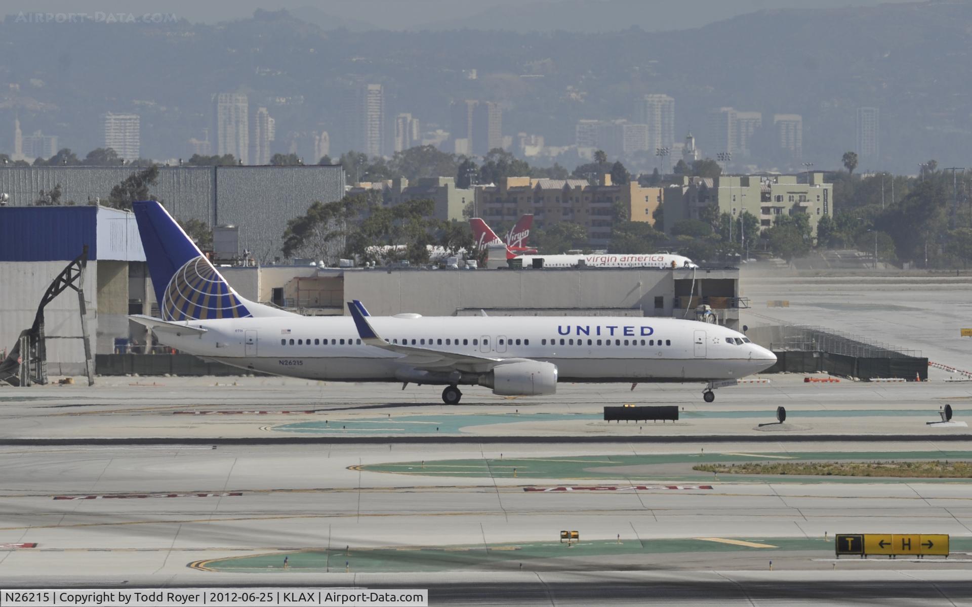 N26215, 1998 Boeing 737-824 C/N 28775, Taxiing to gate at LAX