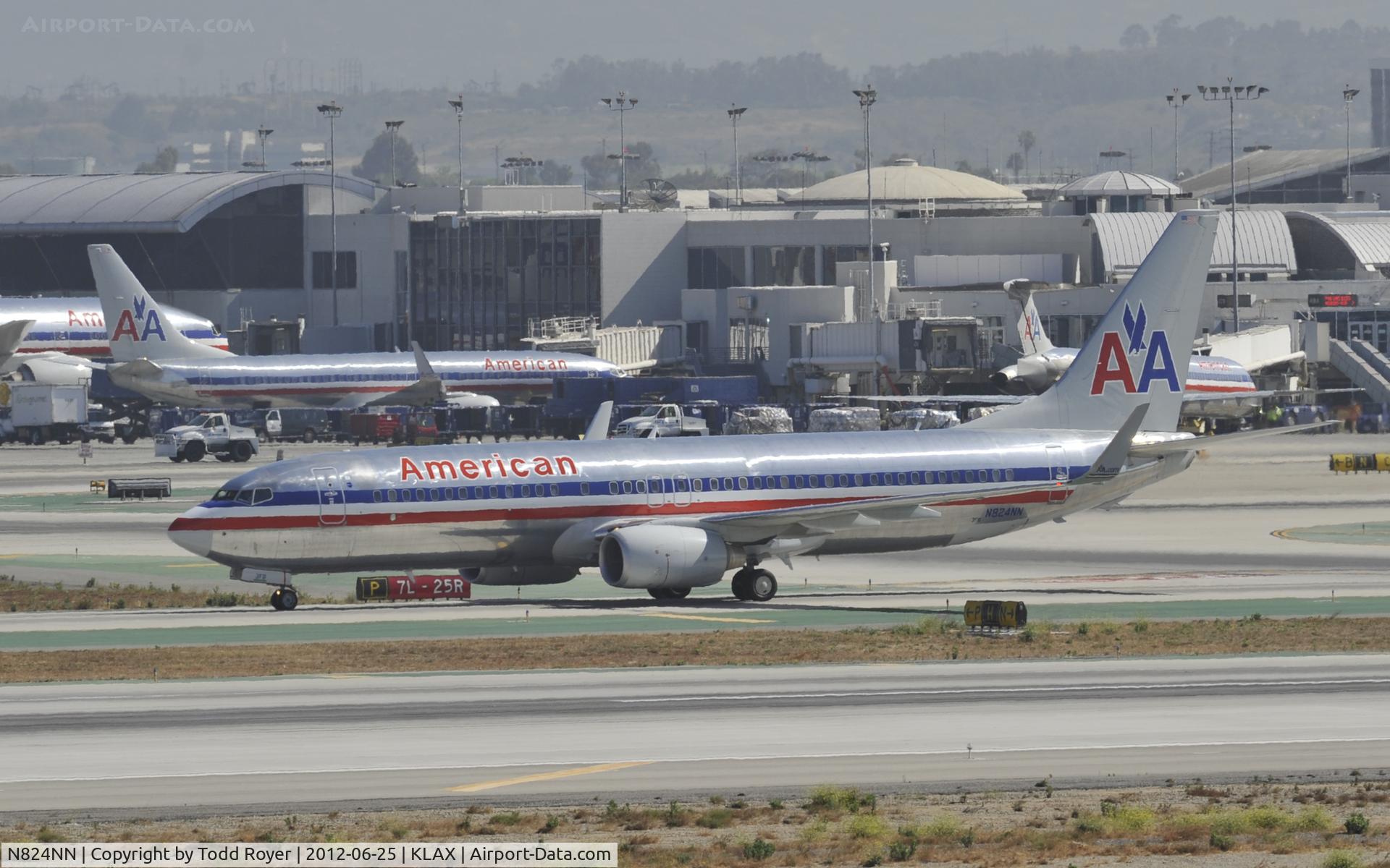 N824NN, 2010 Boeing 737-823 C/N 30916, Taxiing to gate after arriving at LAX on 25L