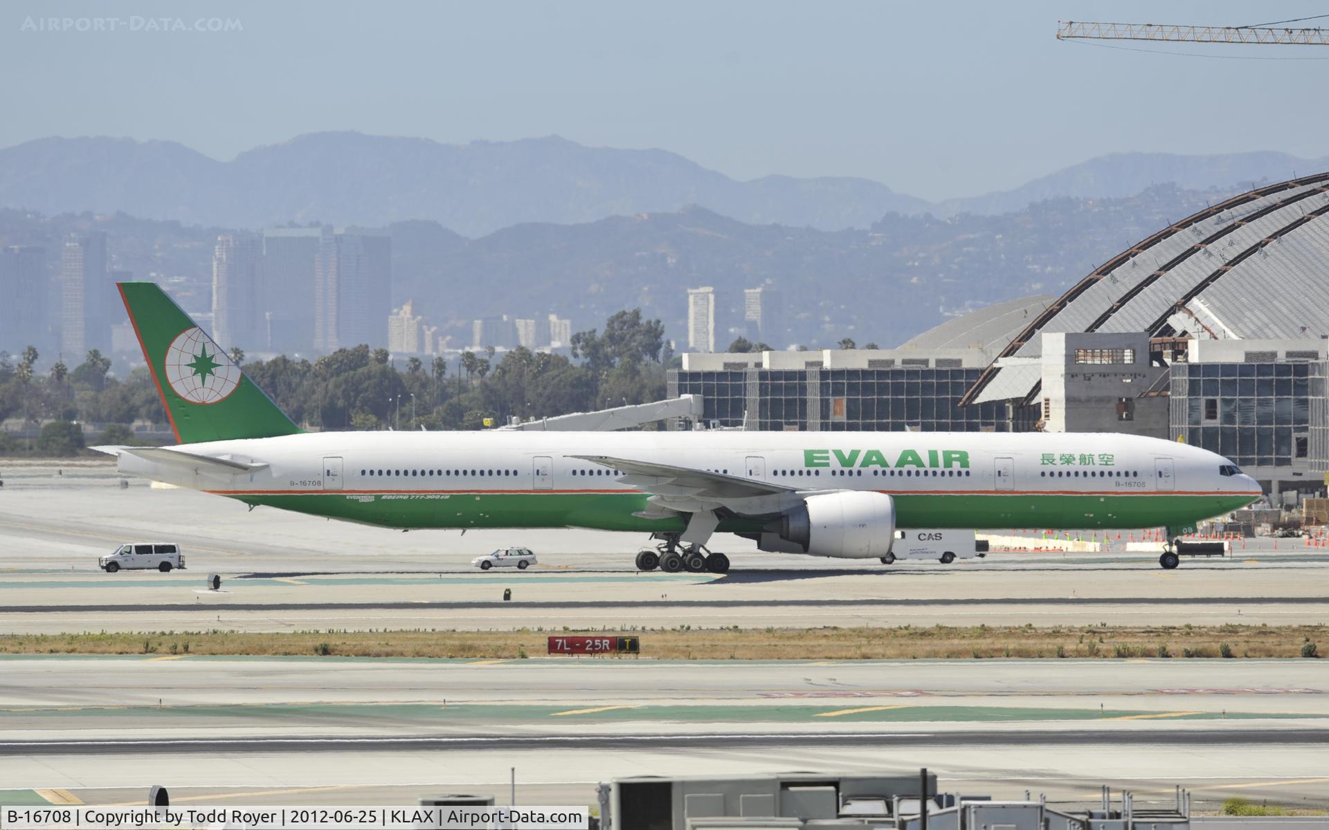 B-16708, 2007 Boeing 777-35E/ER C/N 33752, Taxiing to gate at LAX