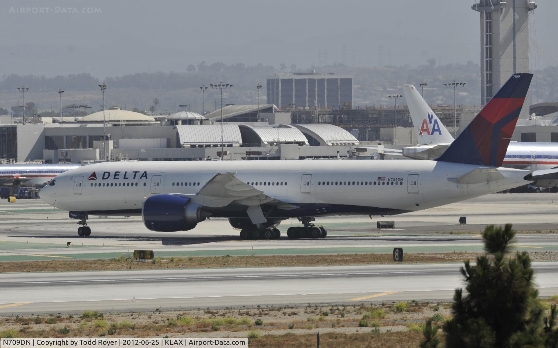 N709DN, 2010 Boeing 777-232/LR C/N 40559, Taxiing to gate after arriving at LAX on 25L