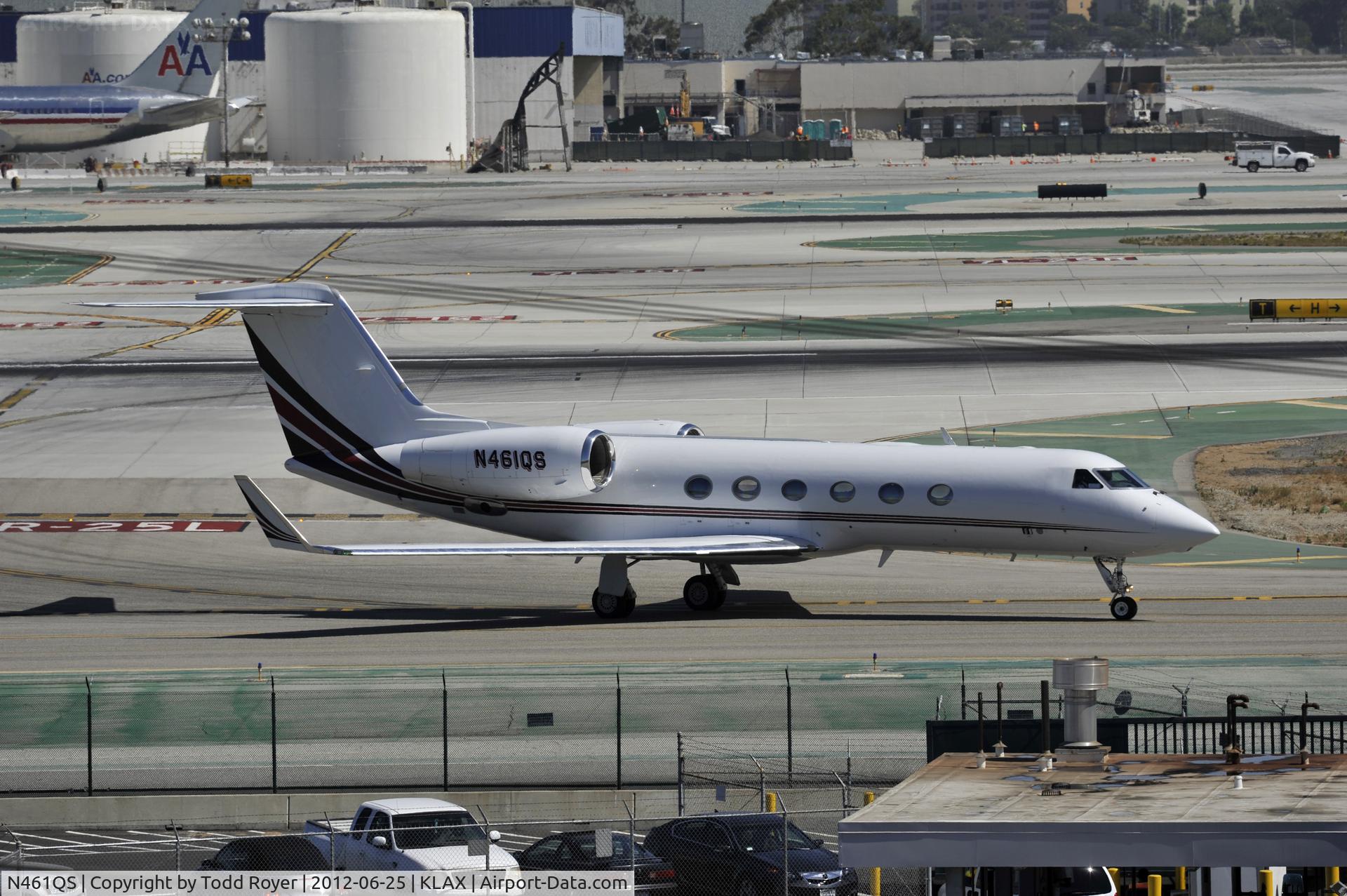 N461QS, 2008 Gulfstream Aerospace GIV-X (G450) C/N 4125, Taxiing to parking after arriving at LAX on 25L
