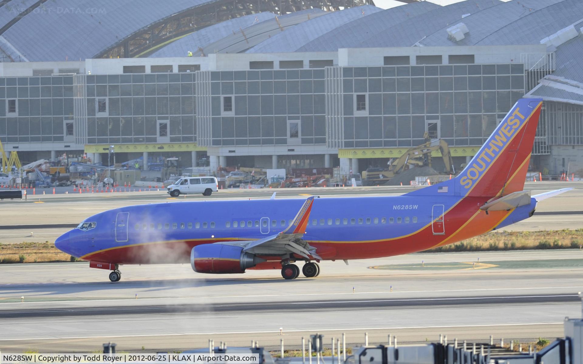 N628SW, 1996 Boeing 737-3H4 C/N 27703, Taxiing to gat after arriving at LAX on 25L