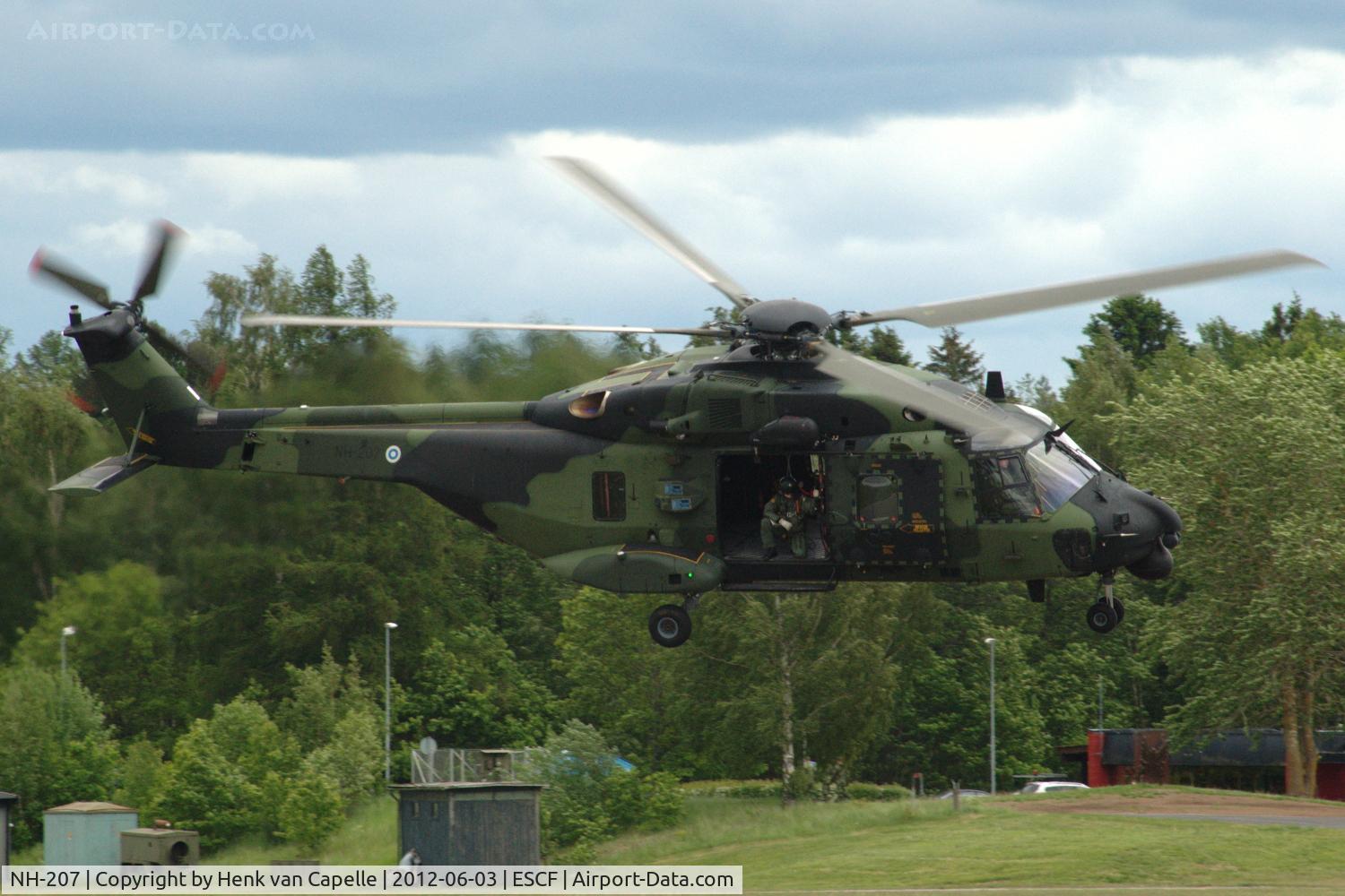 NH-207, 2009 NHI NH-90 TTH Caiman C/N 1060/TFIA07, Air display of an NH-90 transport helicopter of the Finnish Army at Malmen air base in Sweden.