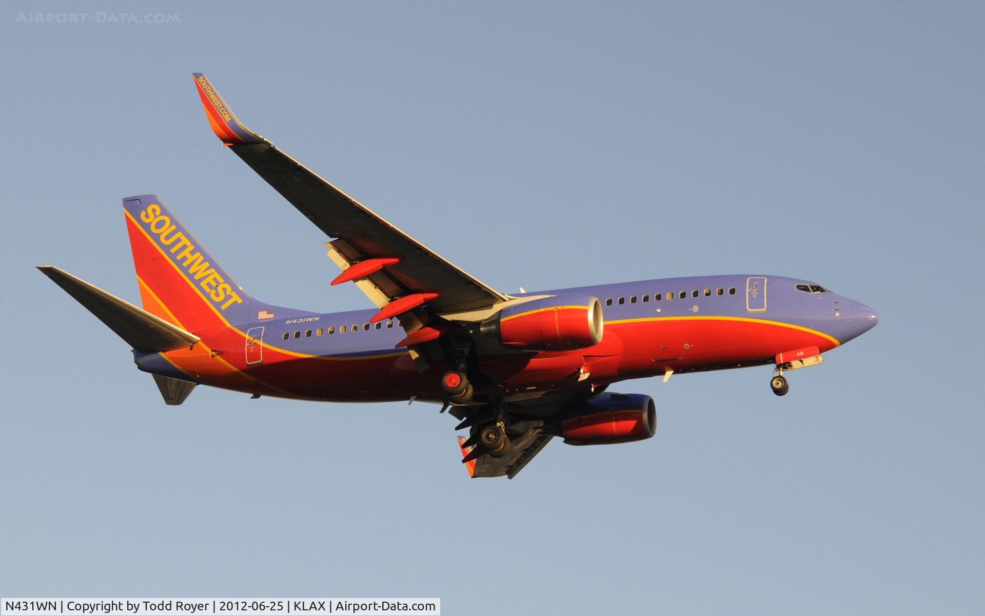 N431WN, 2002 Boeing 737-7H4 C/N 29845, Arriving at LAX on 24R