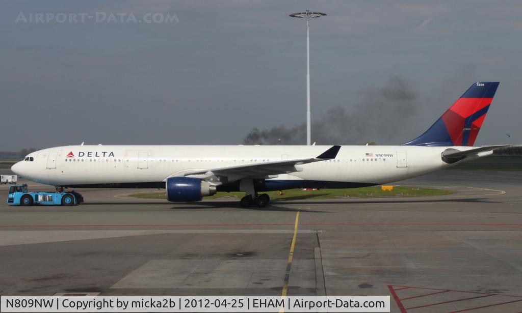 N809NW, 2005 Airbus A330-323 C/N 663, Taxiing