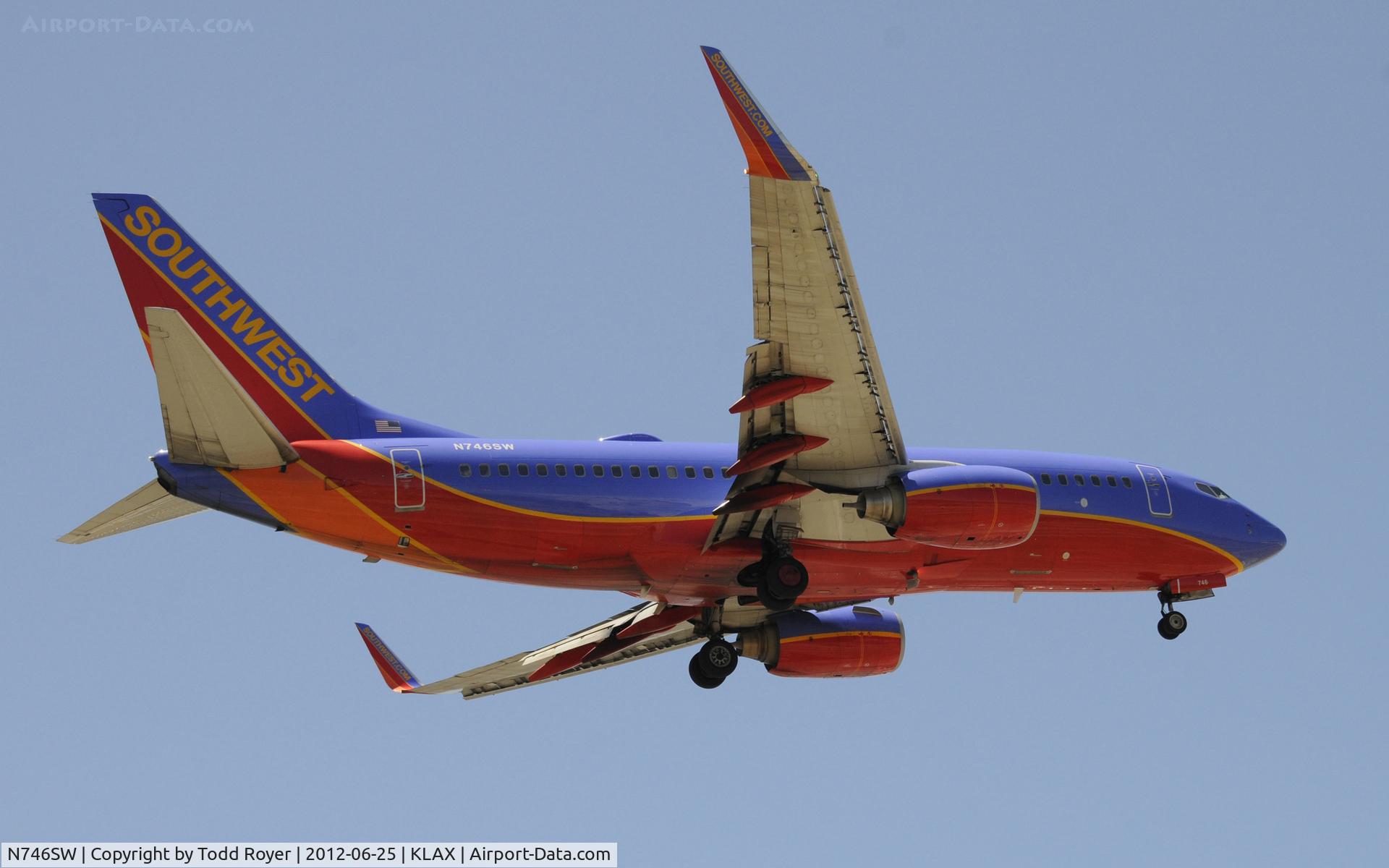N746SW, 1999 Boeing 737-7H4 C/N 29798, Arriving at LAX on 24R