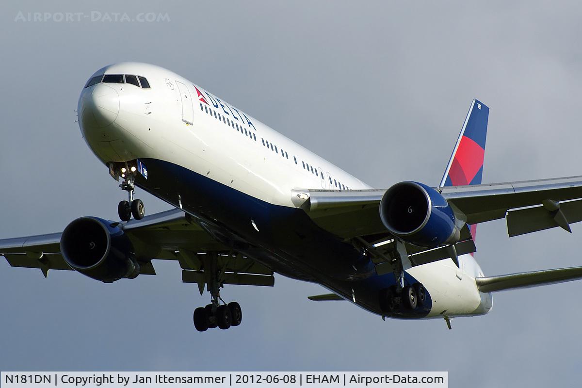 N181DN, 1992 Boeing 767-332 C/N 25986, N181dn @ eham
