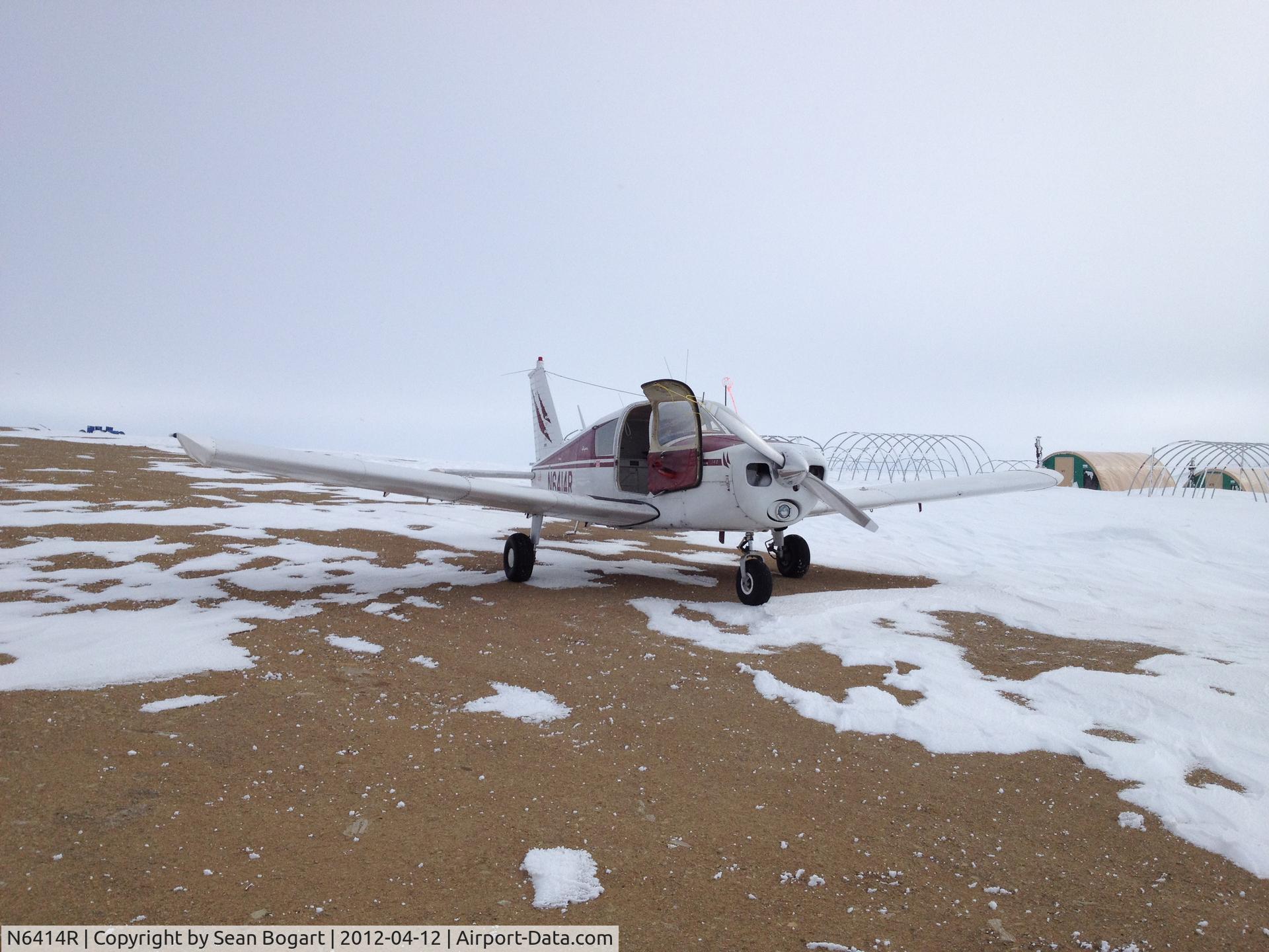 N6414R, 1966 Piper PA-28-140 Cherokee C/N 28-21593, Cherokee Dropping off Gasoline for Bear Hunters