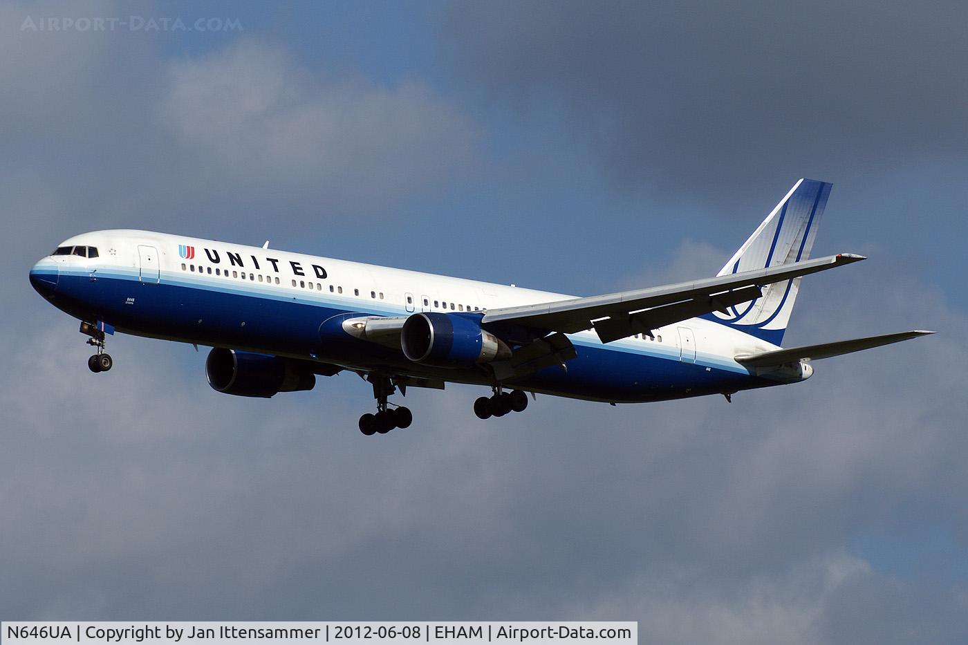 N646UA, 1992 Boeing 767-322/ER C/N 25283, N646UA @ EHAM