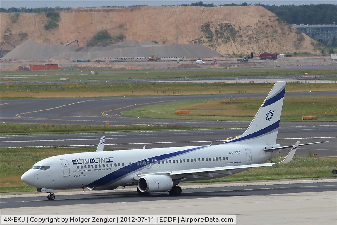 4X-EKJ, 2009 Boeing 737-85P C/N 35486, Lining up for take-off on rwy 25L....