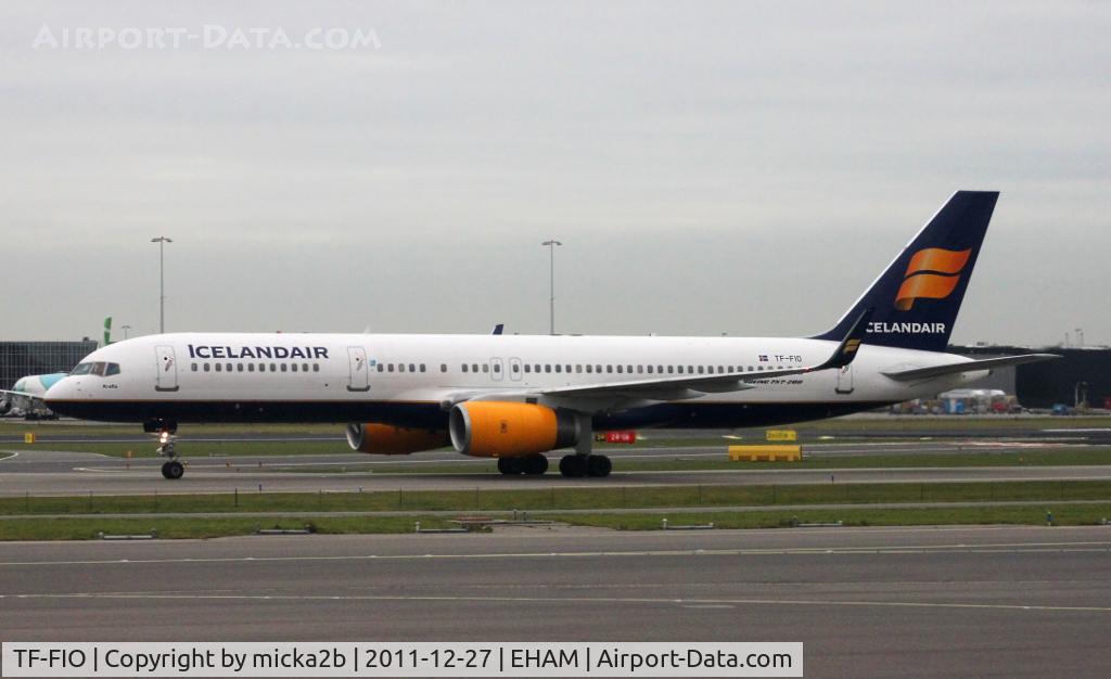 TF-FIO, 1999 Boeing 757-208 C/N 29436, Taxiing