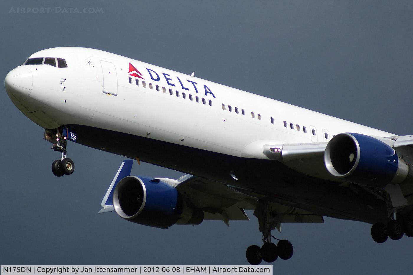 N175DN, 1990 Boeing 767-332 C/N 24803, N175DN @ eham