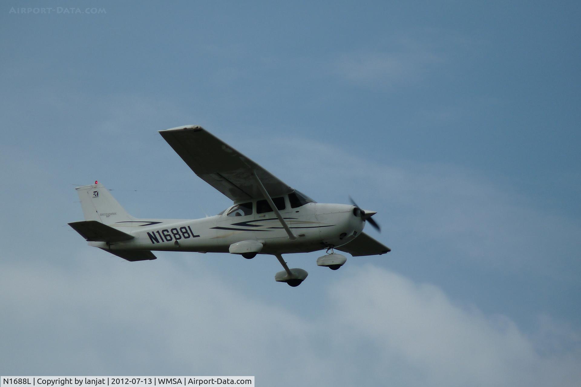 N1688L, 2007 Cessna 172S C/N 172S10613, evening