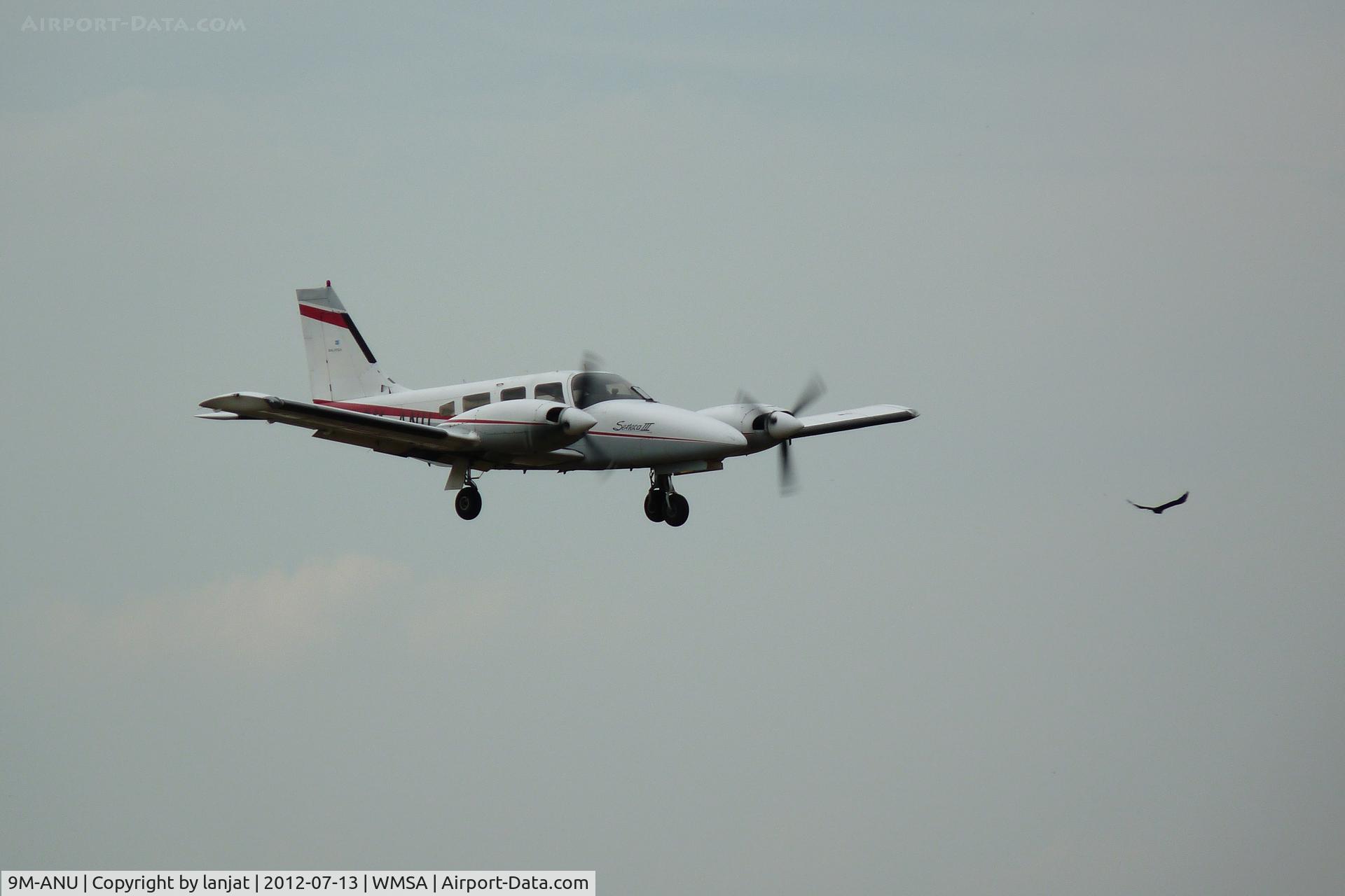 9M-ANU, Piper PA-34-220T Seneca II C/N 34-48044, evening