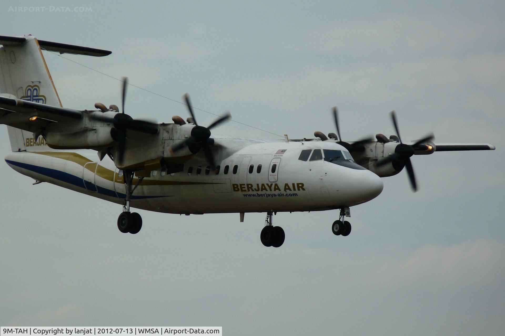 9M-TAH, 1987 De Havilland Canada DHC-7-110 Dash 7 C/N 109, close up