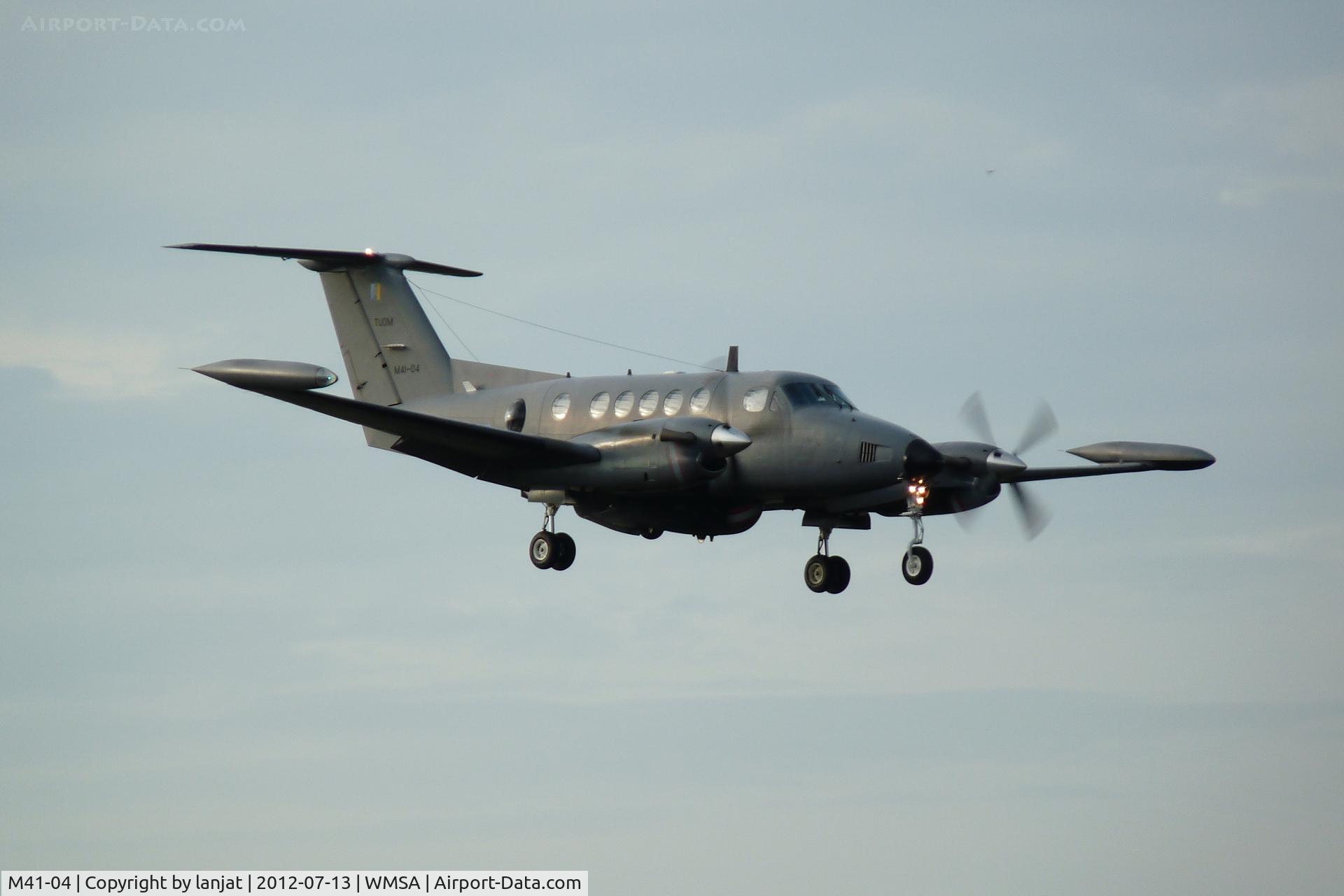 M41-04, Beech B200T Super King Air King Air C/N BT-38, evening