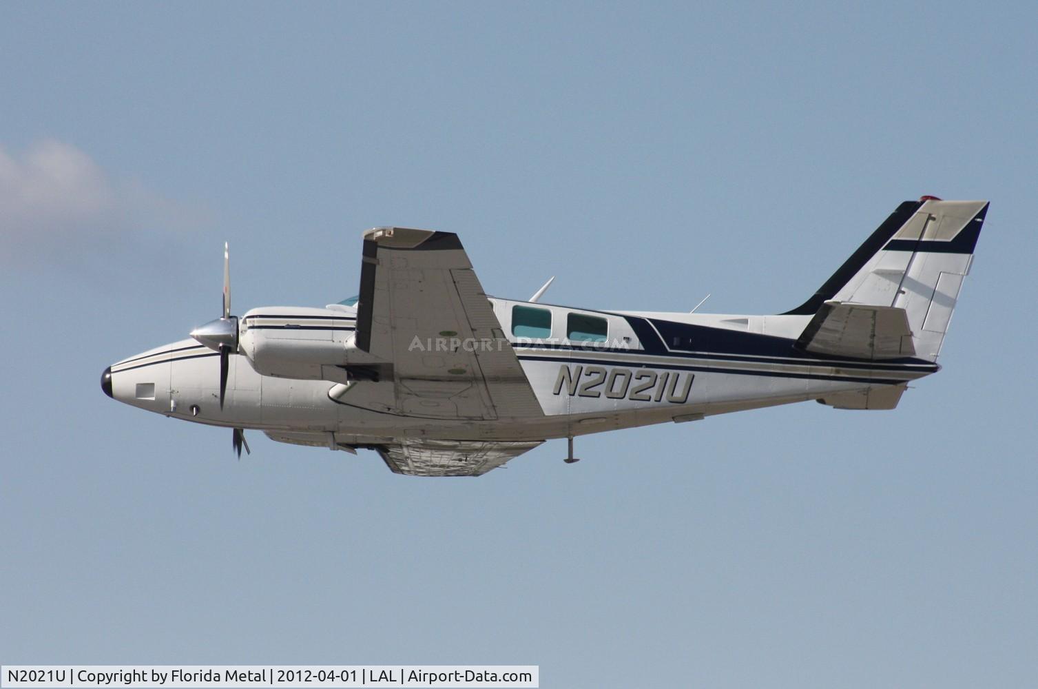 N2021U, 1978 Beech 58 Baron C/N TH-957, Beech 58
