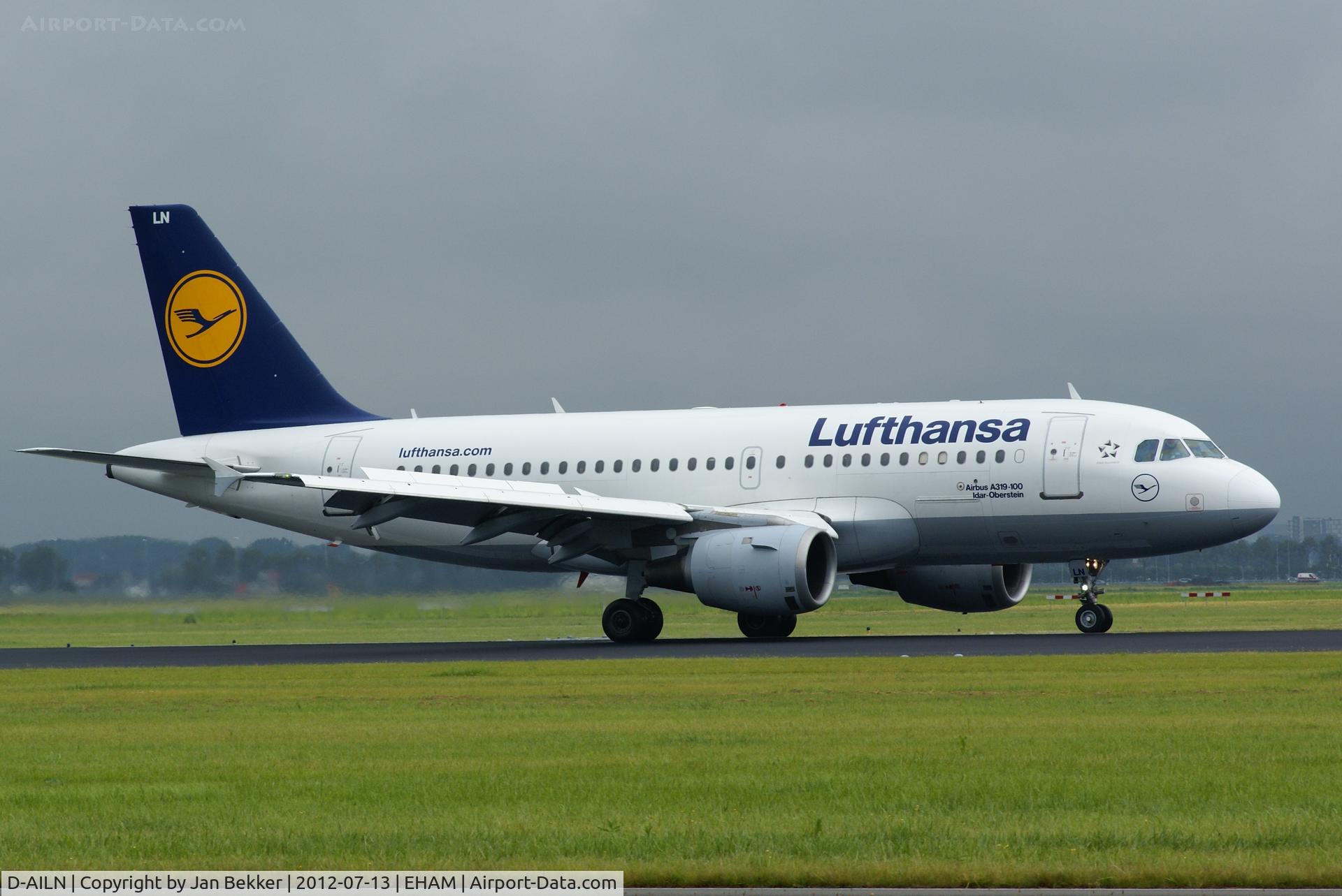 D-AILN, 1997 Airbus A319-114 C/N 700, Just after landing on the 