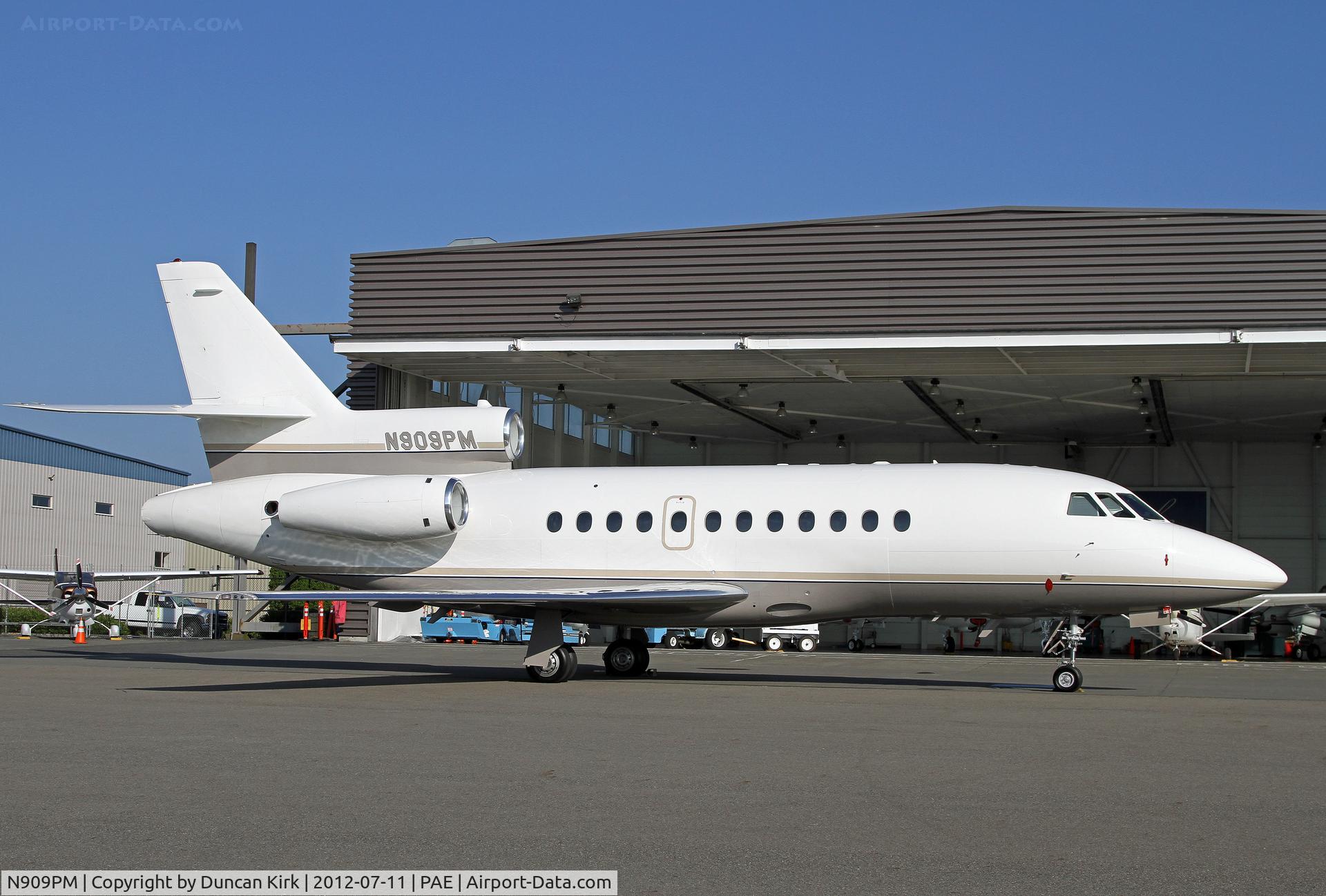 N909PM, 1998 Dassault Falcon 900B C/N 176, Nice evening shot of this Castle & Cooke regular