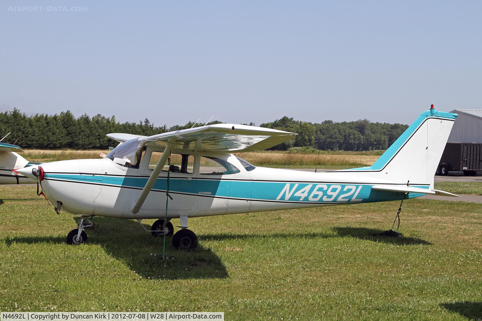 N4692L, 1966 Cessna 172G C/N 17254687, Sequim was pretty crowded on this summer's day