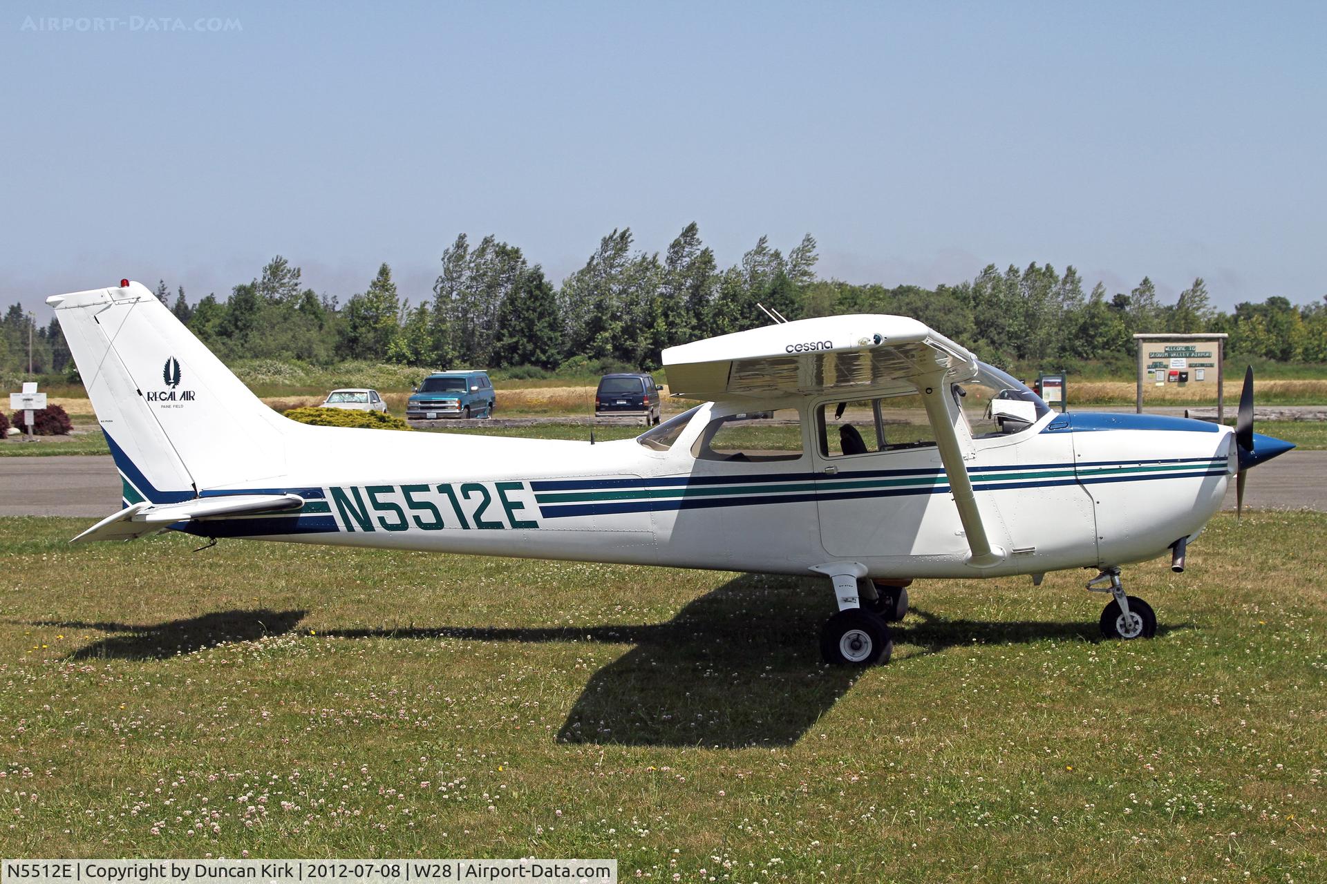 N5512E, 1978 Cessna 172N C/N 17271881, Sequim has ample parking on the grass