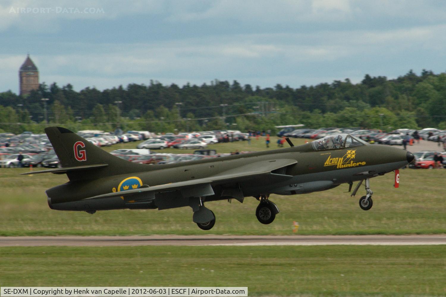 SE-DXM, 1959 Hawker Hunter F.58 C/N 41H/697449, Hawker Hunter landing at Malmen Air Base, Sweden. It is operated by the Västgöta Veteranflygförening.