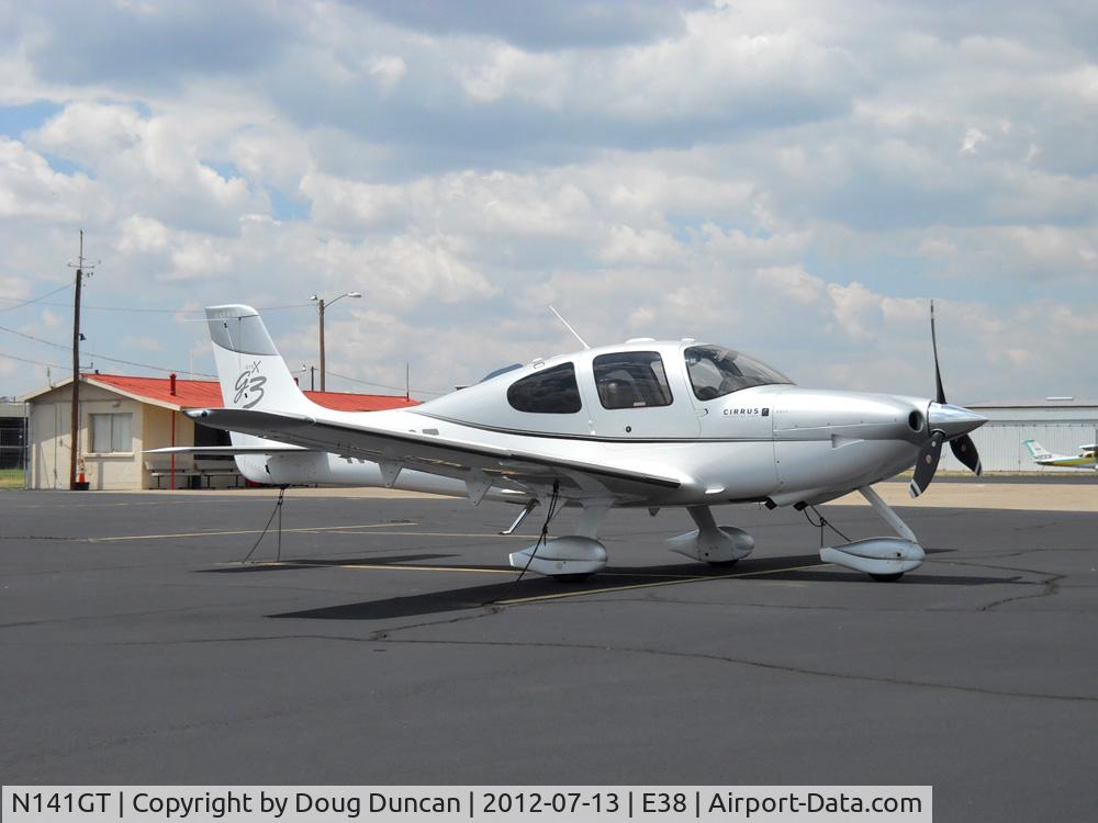 N141GT, 2007 Cirrus SR22 C/N 2727, Seen at Alpine-Casparis Airport in Alpine, Texas.