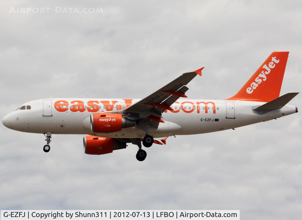 G-EZFJ, 2009 Airbus A319-111 C/N 4040, Landing rwy 32L
