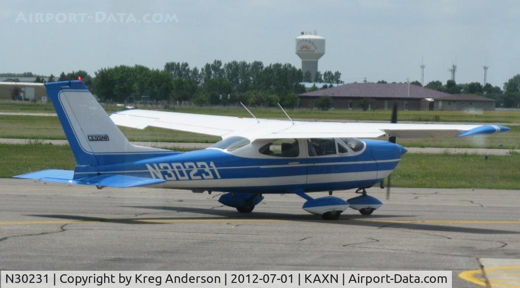 N30231, 1968 Cessna 177 Cardinal C/N 17701136, Cessna 177 Cardinal taxiing for departure.