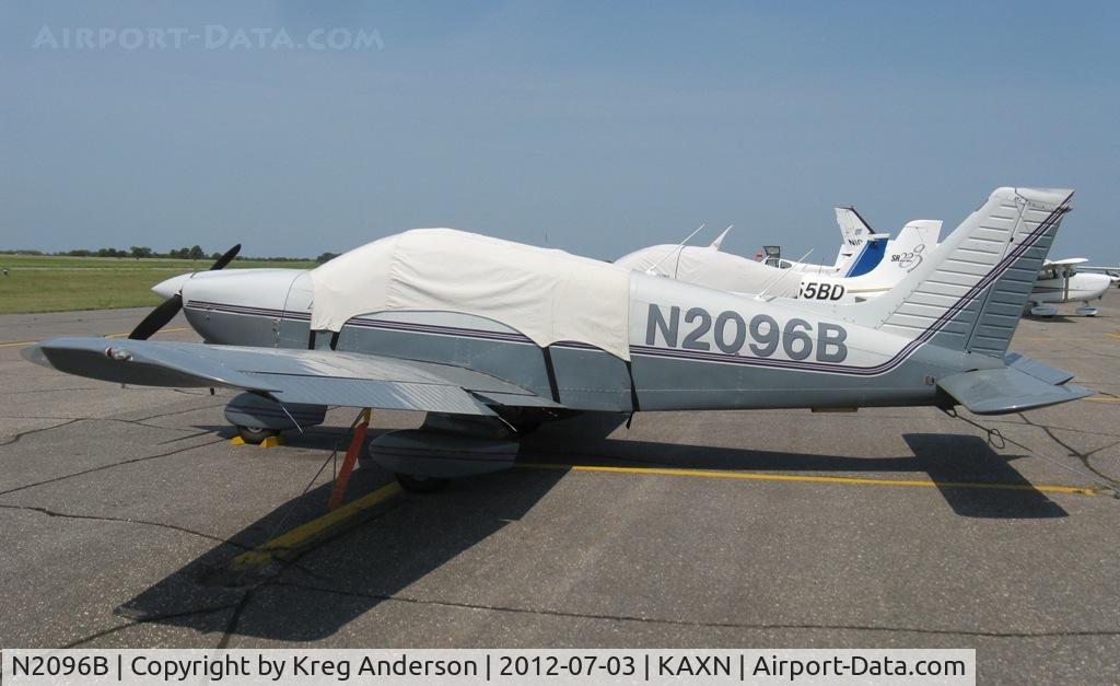 N2096B, 1978 Piper PA-28-236 Dakota C/N 28-7911008, Piper PA-28-236 Dakota on the line.
