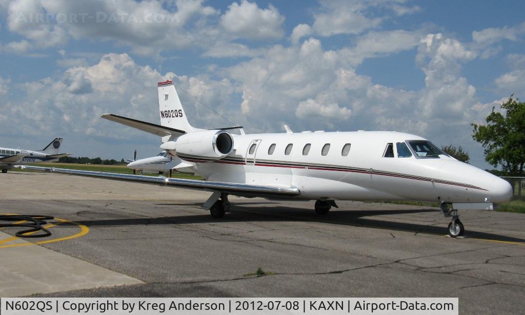 N602QS, 2004 Cessna 560XL Citation XLS C/N 560-5518, Cessna 560 Citation Excel at the fuel pump.