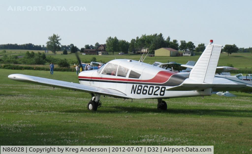 N86028, Piper PA-28-140 Cherokee C/N 28-23644, 2012 Starbuck Fly-in Breakfast