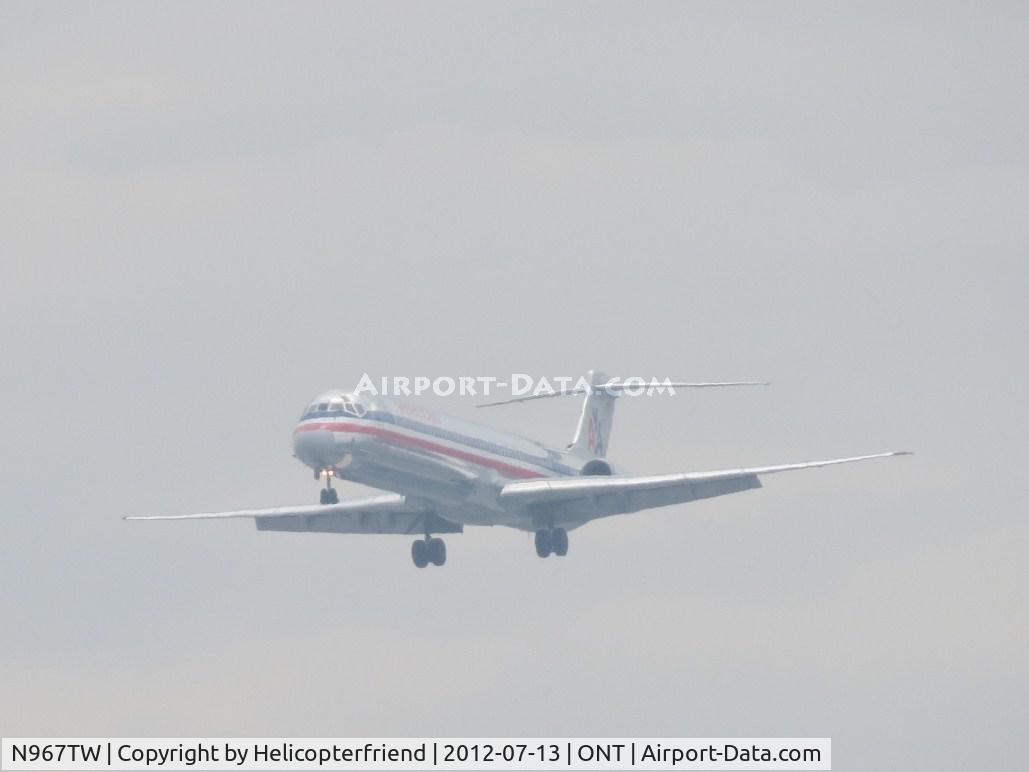 N967TW, 1999 McDonnell Douglas MD-83 (DC-9-83) C/N 53617, Coming out of the overcast sky for runway 26R